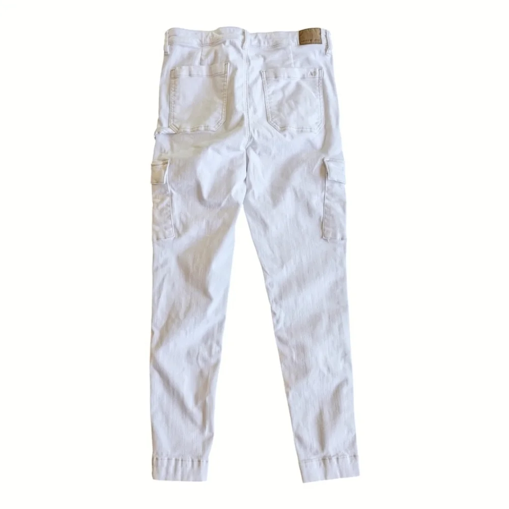 American Eagle Women’s Cargo Button Fly Next Level High Waist Jeans Sz 10 White